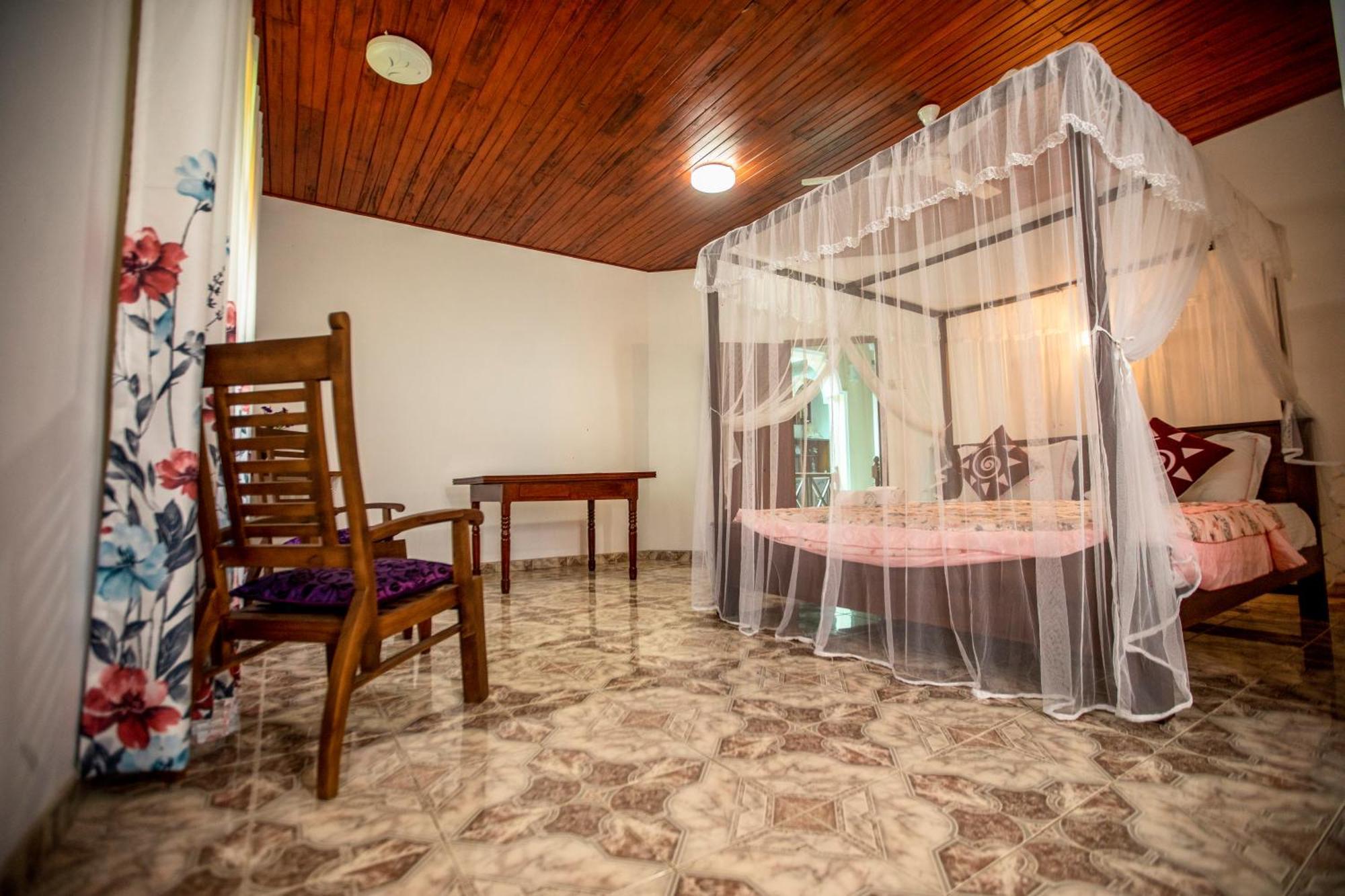 Three Shades Bed & Breakfast Гале Екстериор снимка