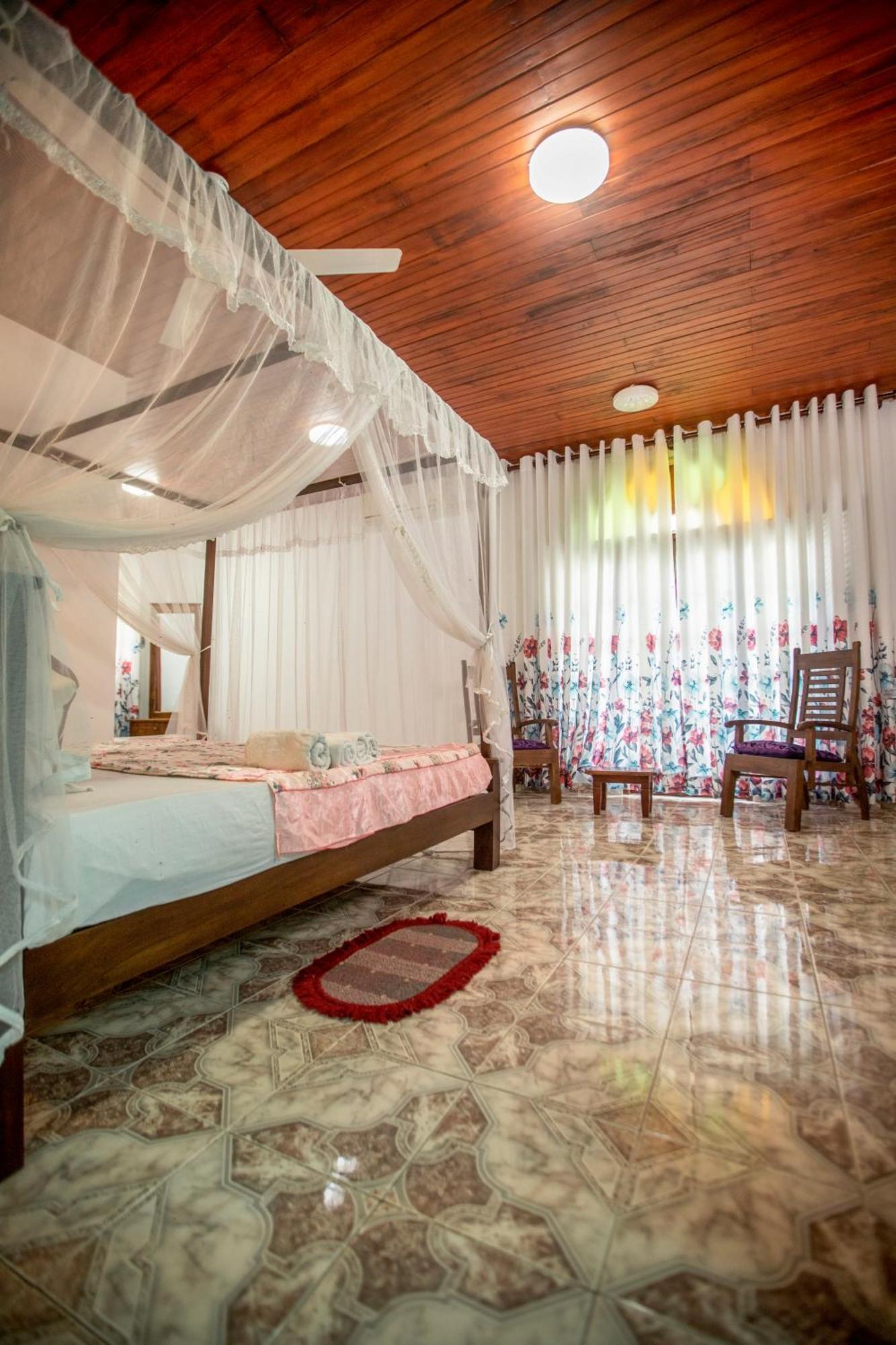 Three Shades Bed & Breakfast Гале Екстериор снимка